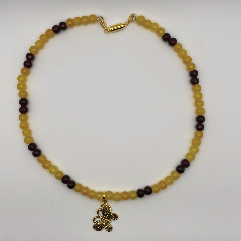 Collar de cristal con dije de mariposa amarillo y granate de 18 pulgadas