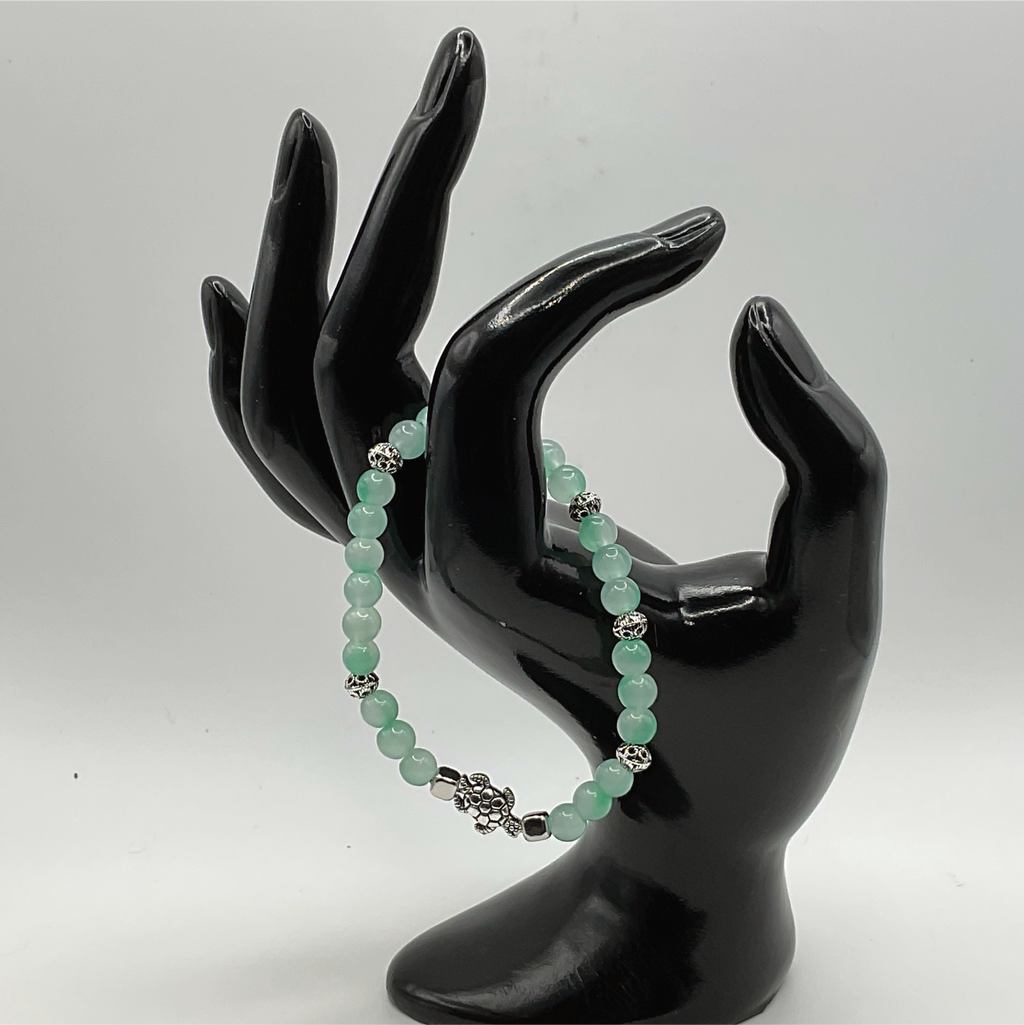 15.5 cm (6.1") Light Green Turtle Charm Glass Bracelet with Silver Spacers