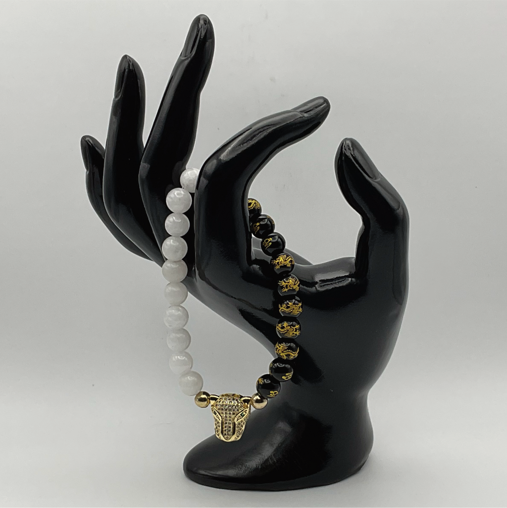 Pulsera de Pixiu de Selenita y Ónix Negro con Amuleto de Pantera Tono Dorado