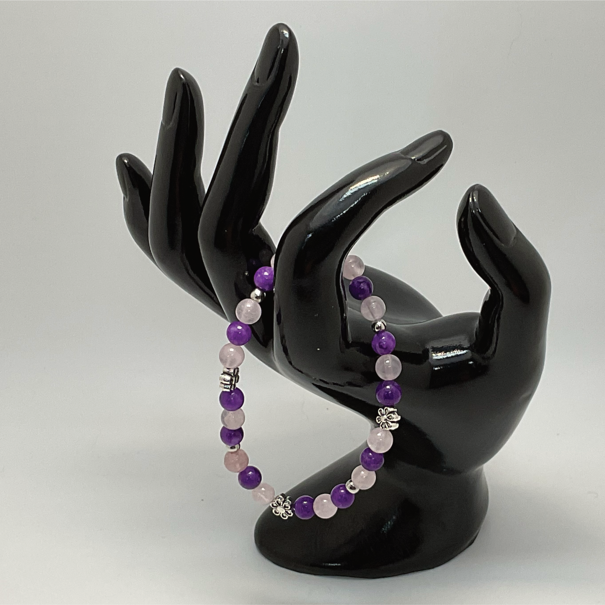 Pulsera de amatista y cuarzo rosa con espaciadores de plata