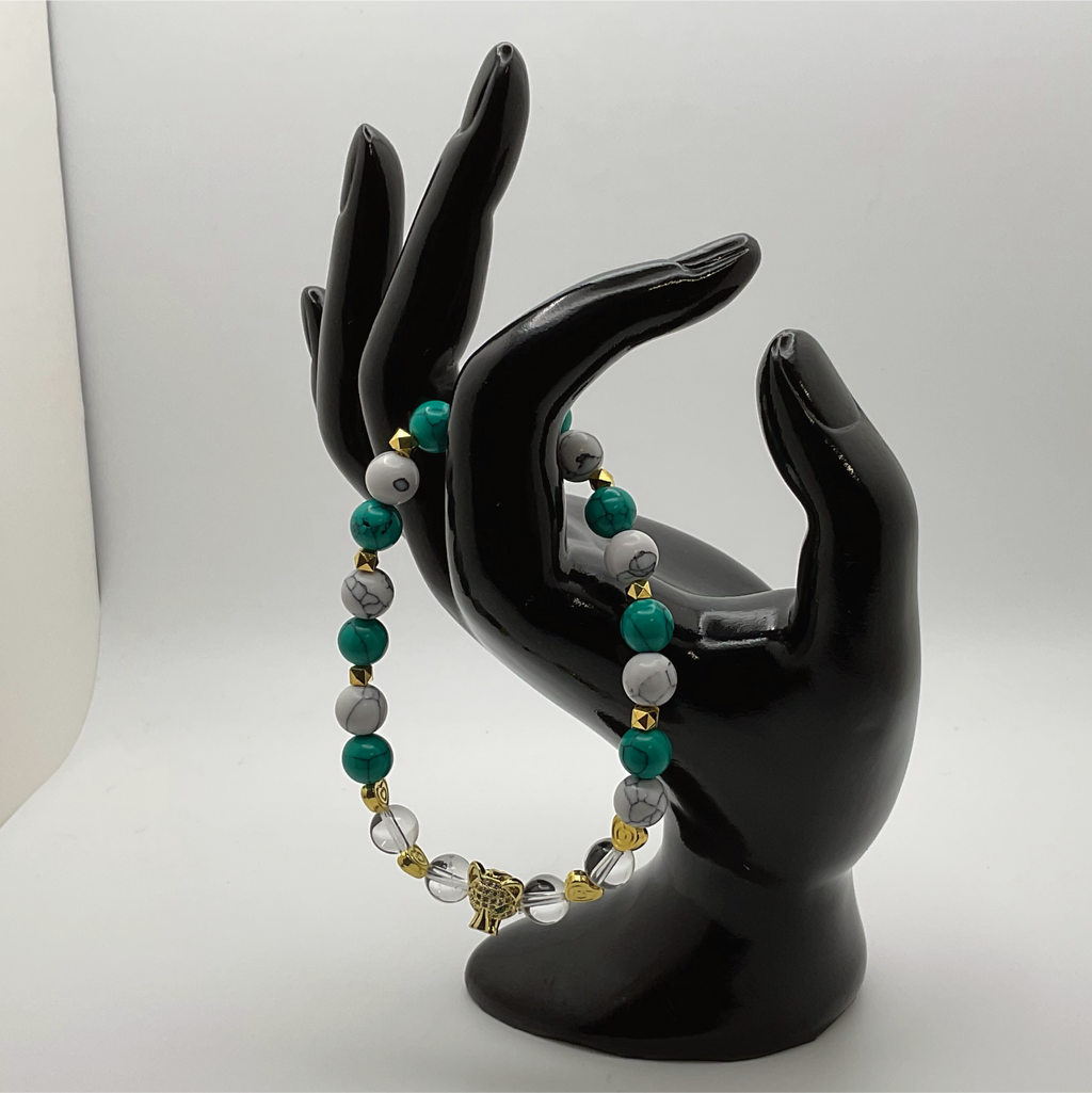 Pulsera de Dijes de Pantera de Cuarzo Transparente y Howlita Blanca Verde con Separadores Dorados