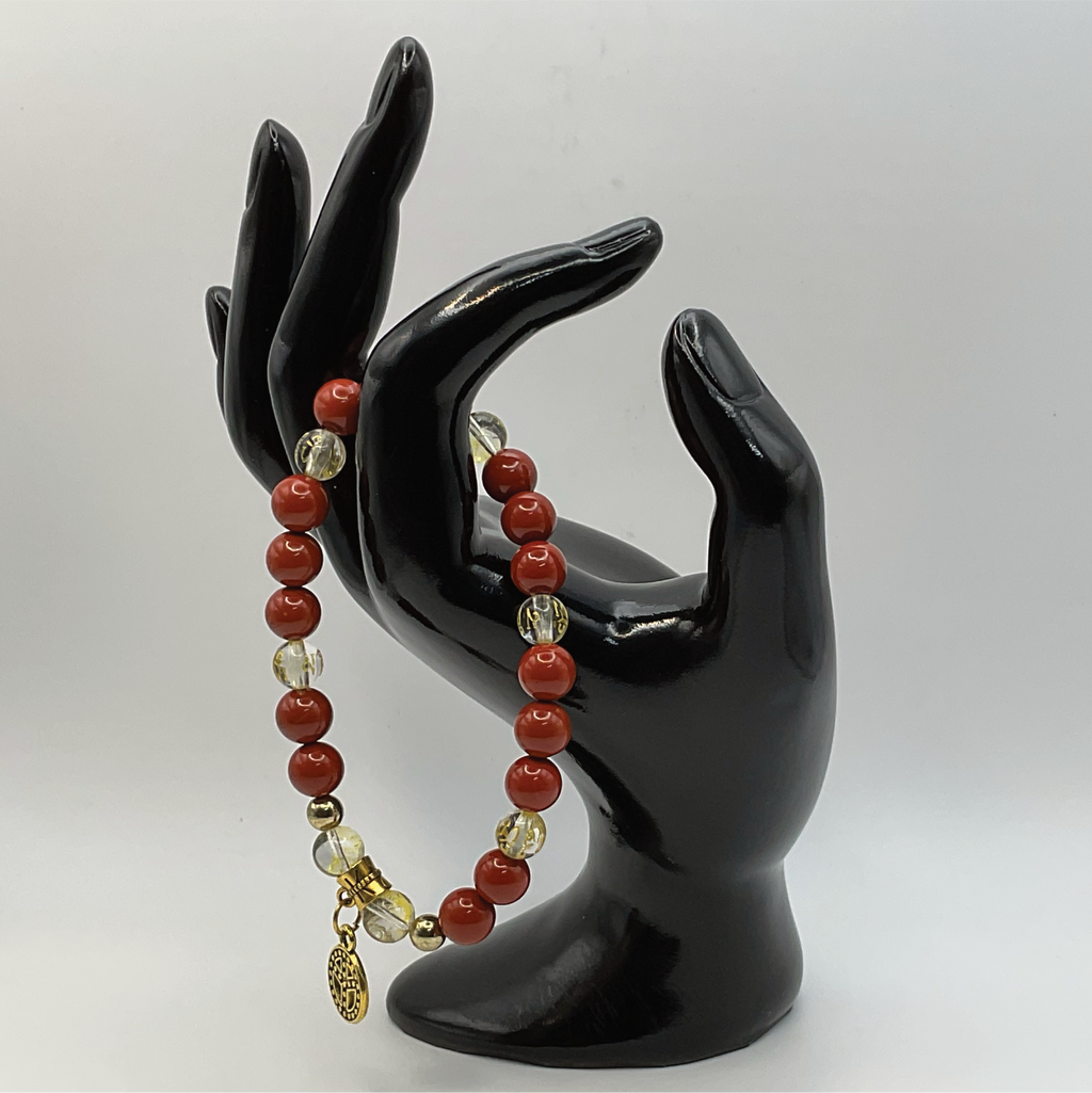 Pulsera con dije de paz con símbolos Pixiu de jaspe rojo y cuarzo transparente con espaciadores dorados