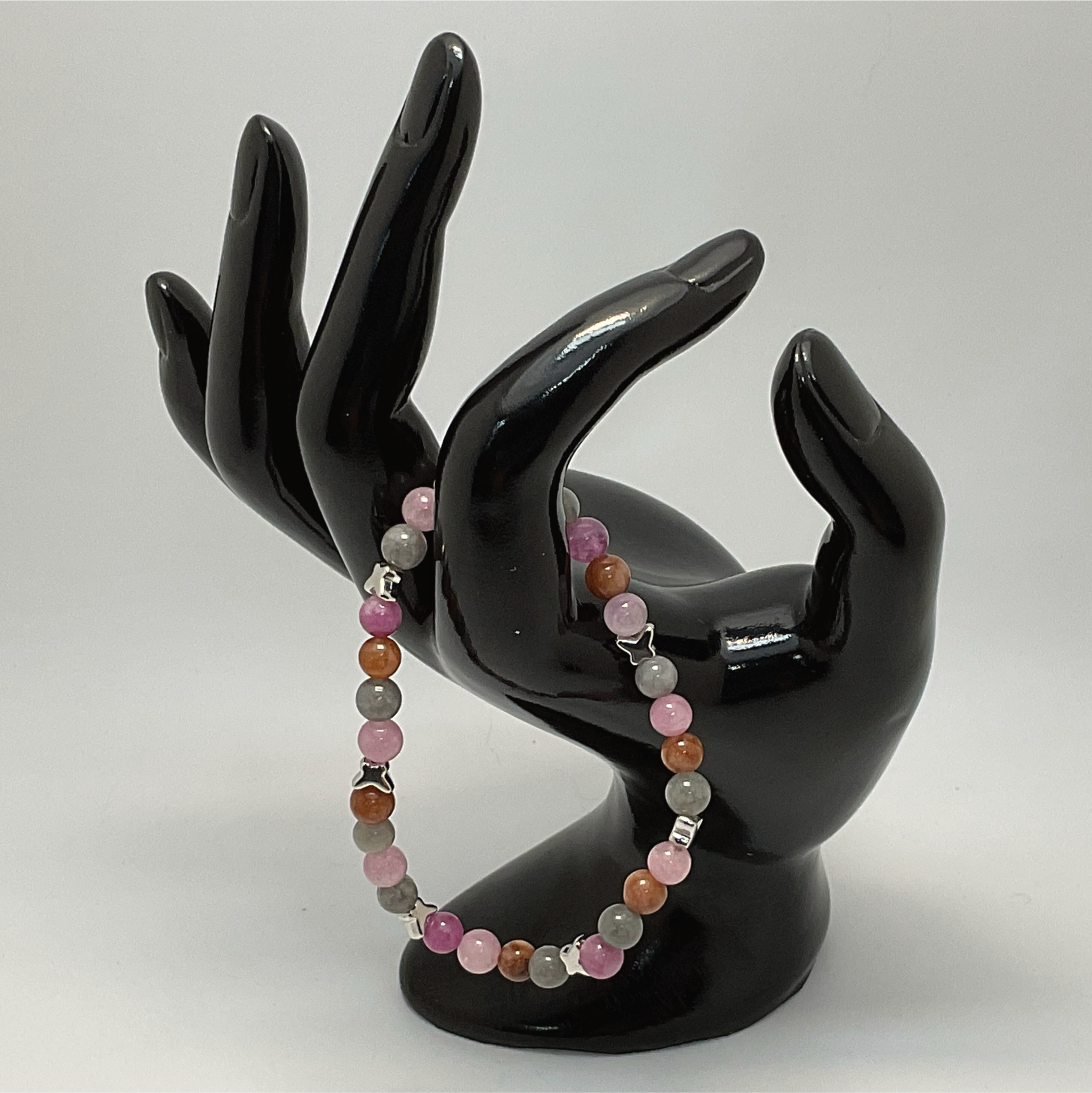 Pulsera de turmalina Elbaíta con espaciadores de mariposa de plata