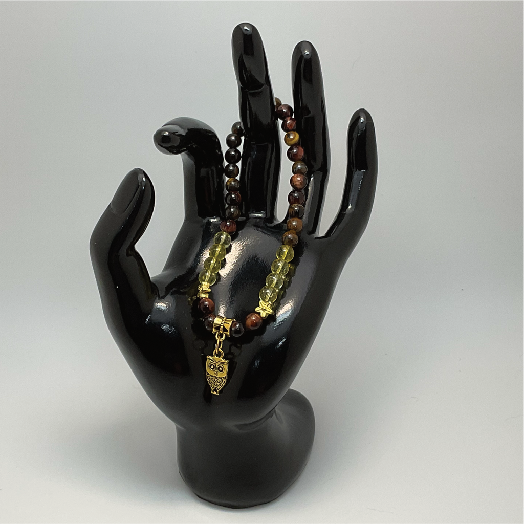 Pulsera con dije de búho dorado de citrino y mookaite con espaciadores de estrellas doradas