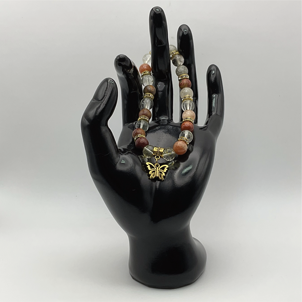 Pulsera con dije de mariposa de cuarzo transparente Jasper con separadores en tono dorado