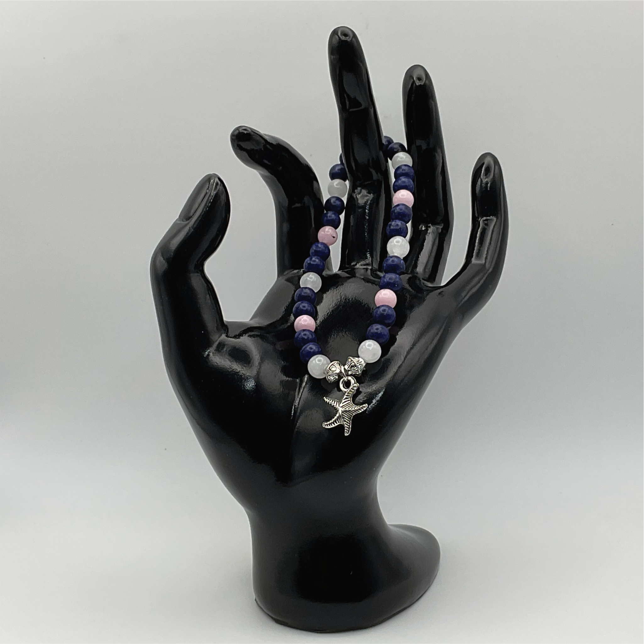 Pulsera de cuarzo rosa sodalita y cuarzo lechoso con dije de estrella de mar