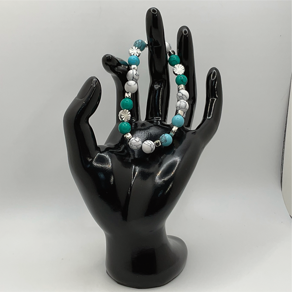 Pulsera de calcedonia verde y howlite azul con espaciadores de plata