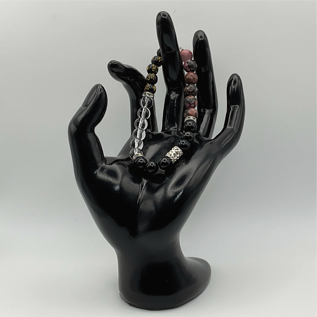 Pulsera de Cuarzo Transparente y Rodonita con Pixiu Negro y Espaciadores Tono Plata