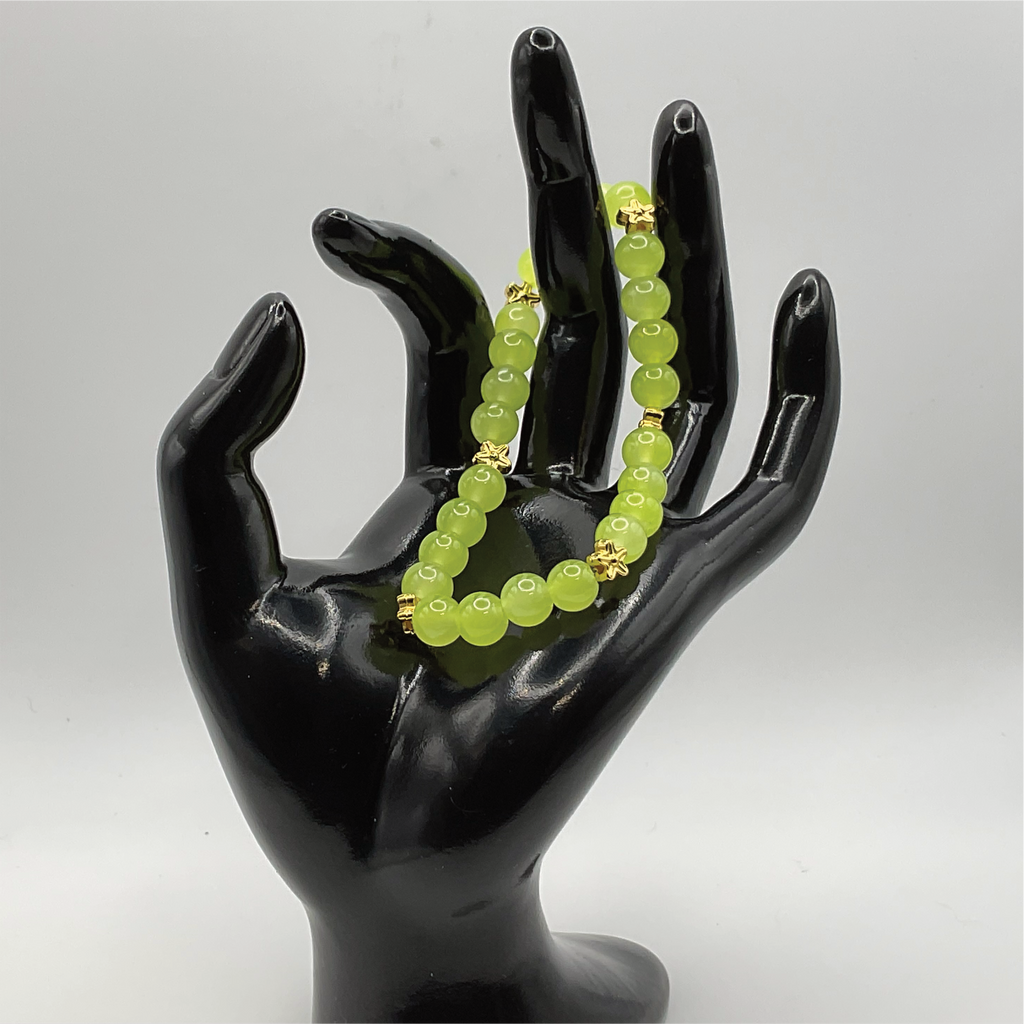 Pulsera de Cristal Verde Amarillento con Separadores de Estrellas Doradas