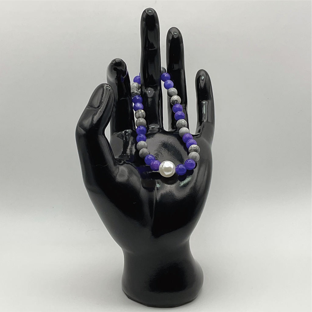 Pulsera de magnesita, amatista y perlas de imitación