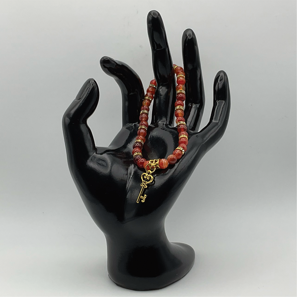Pulsera de cornalina con espaciadores en tono dorado