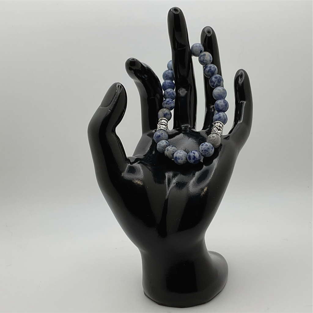 Pulsera de sodalita con espaciadores de plata