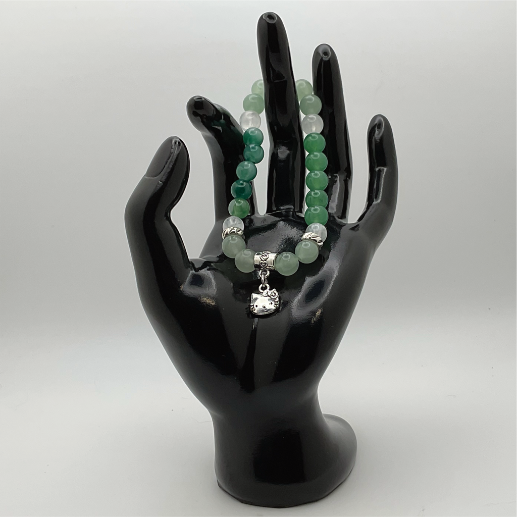 Pulsera con dije de gatito de serpentina verde y calcedonia verde con espaciadores de plata