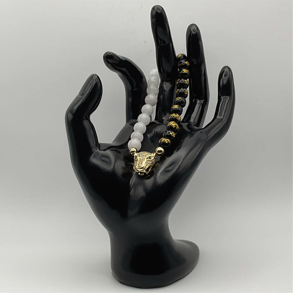 Pulsera de Pixiu de Selenita y Ónix Negro con Amuleto de Pantera Tono Dorado