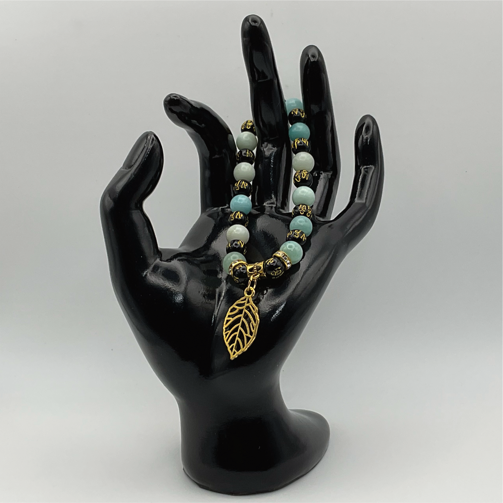 Pulsera con dije de hoja Pixiu de calcedonia verde y espaciadores tono dorado